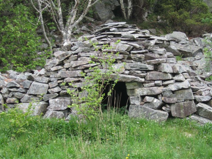 Jordkjellar i Fjell kommune i klassisk keltisk byggestil. 